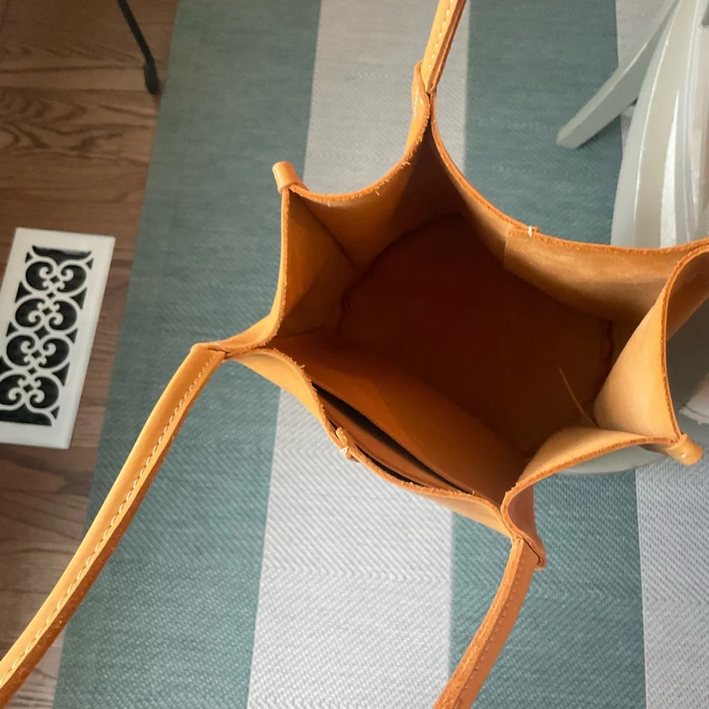 Portland Leather Yellow Tote - Picture 2 of 2